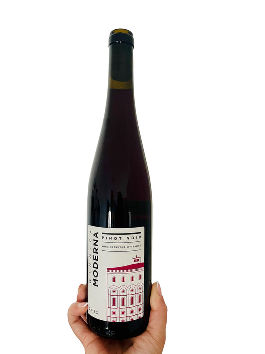wine bottle pinot noir moderna